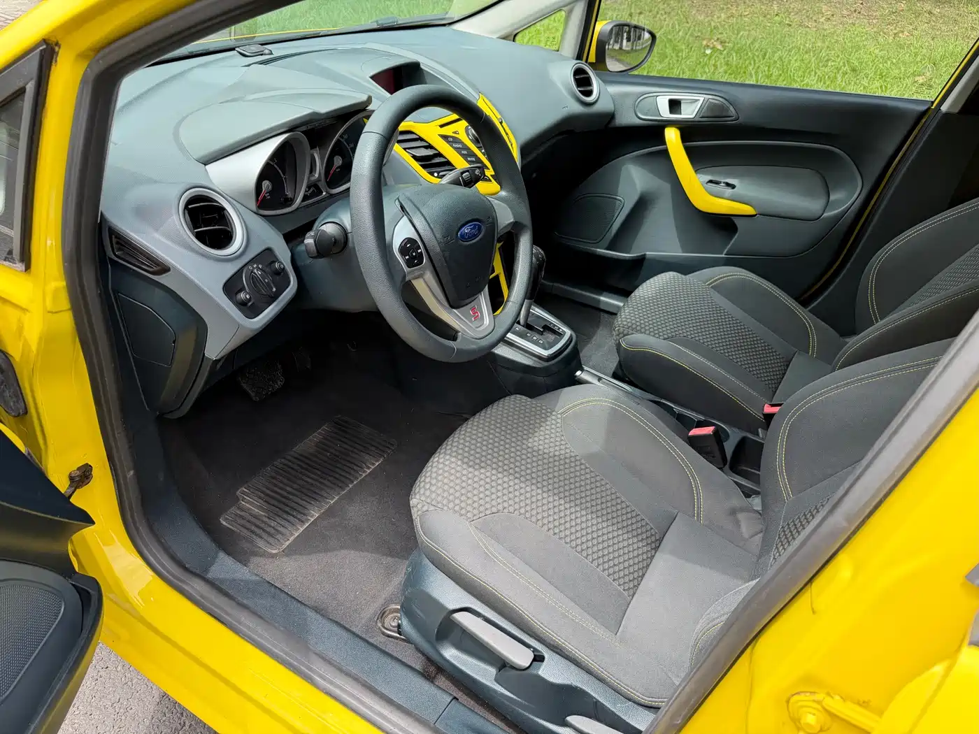 Фото 8 - Ford Fiesta