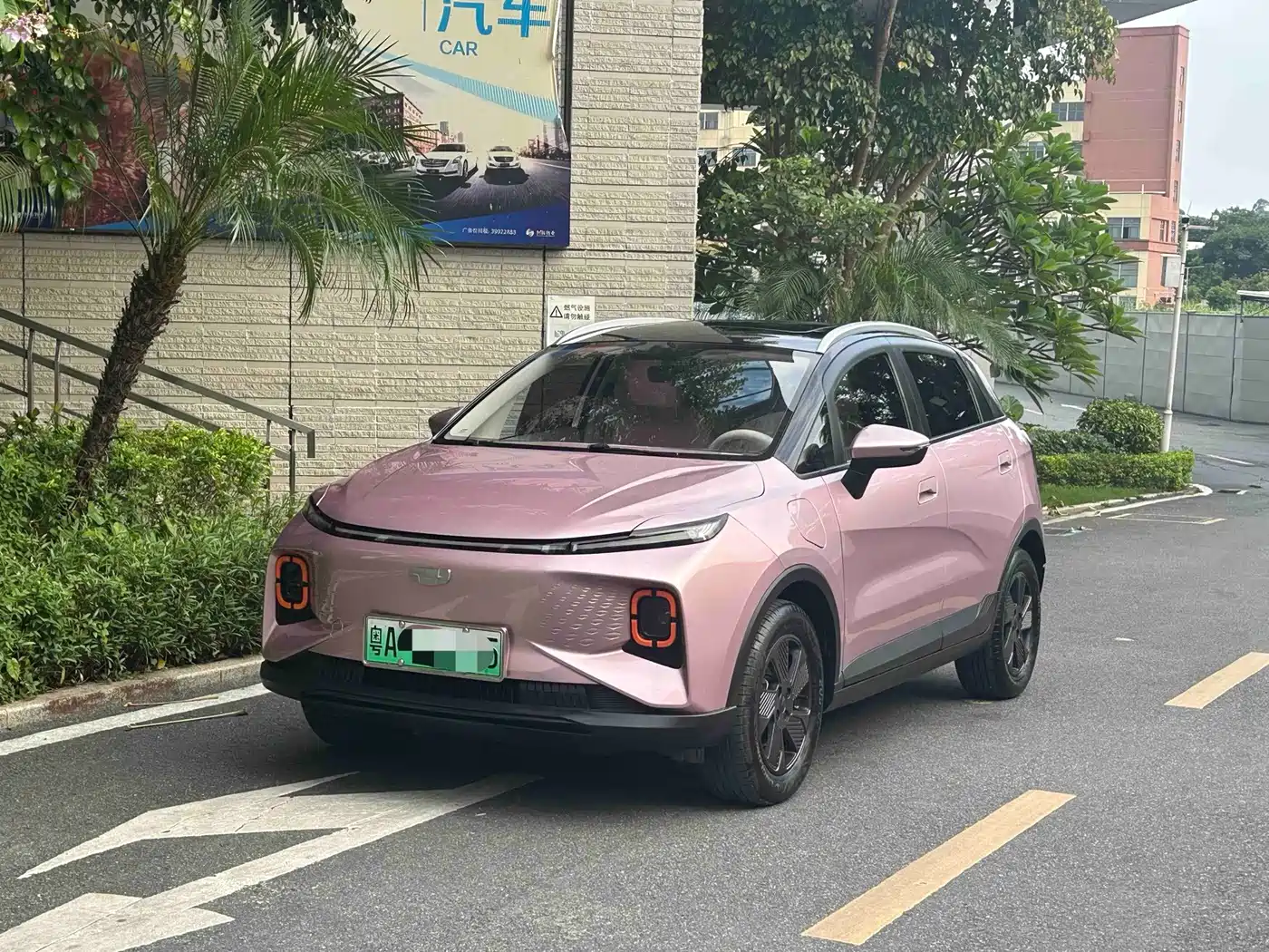 Фото 1 - Geely Geometry E Firefly
