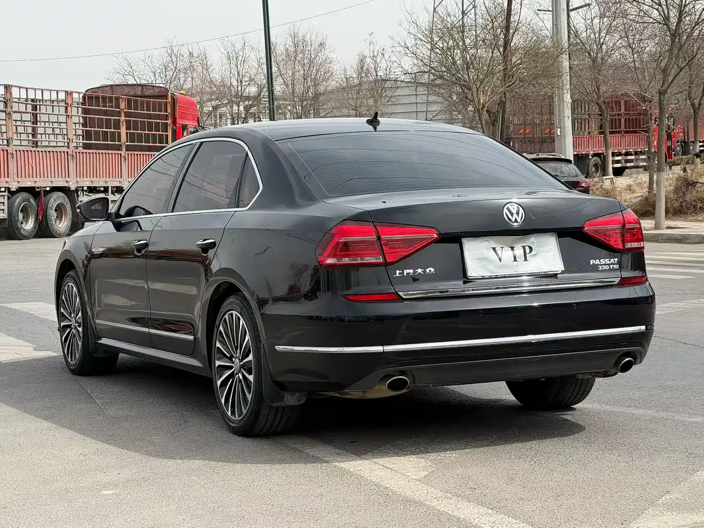 Volkswagen Passat 2017 330TSI DSG Luxury фото 5