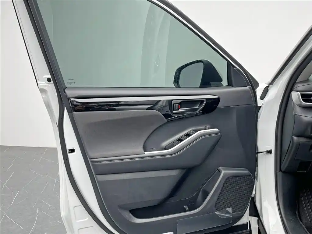 Toyota Highlander 2024 2.5L Smart Hybrid 2WD Elite 5-seater фото 13