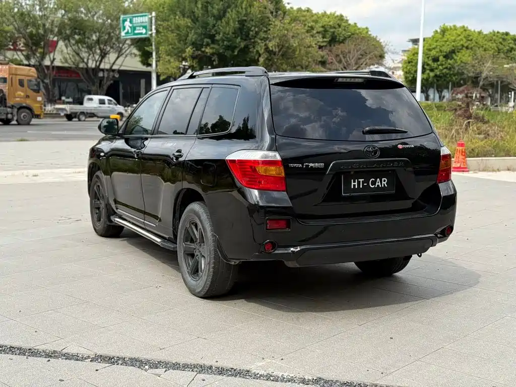 Photo 5 - Toyota Highlander