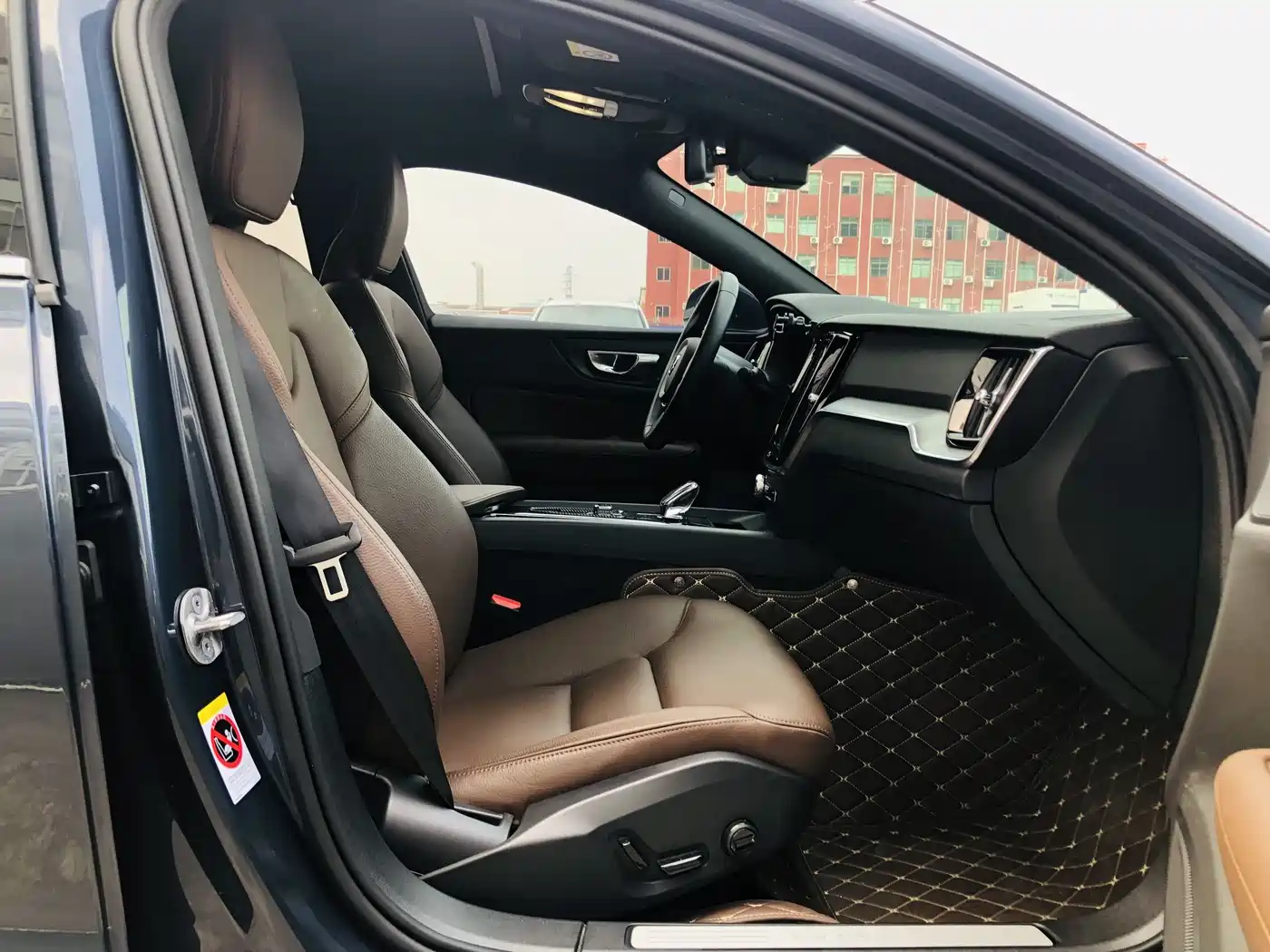 Volvo S60 2025 B4 Smart Luxury Edition фото 14