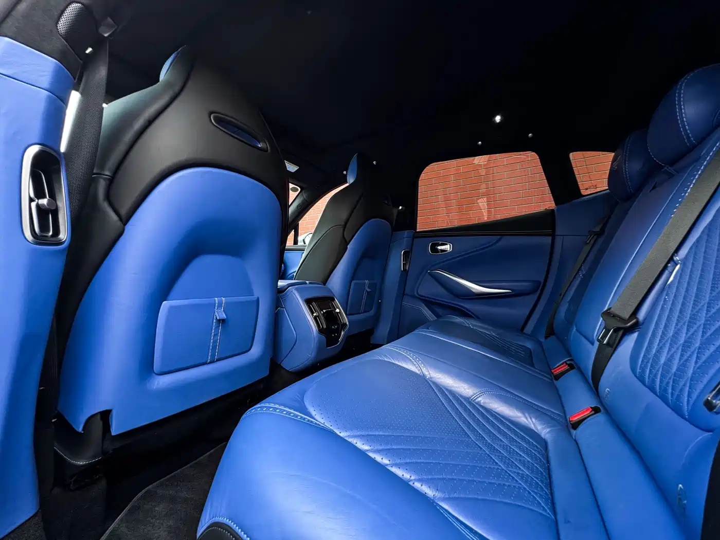 Aston Martin DBX 2021 2020 4.0T V8