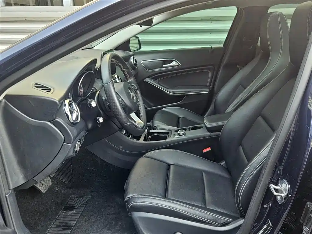 Mercedes-Benz GLA 2018 GLA 200 Dynamic фото 9