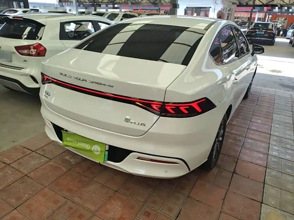 BYD Qin PLUS 2024 Glory Edition DM-i 55KM Leading фото 7