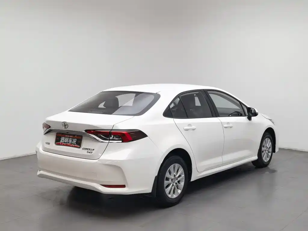 Фото 2 - Toyota Corolla