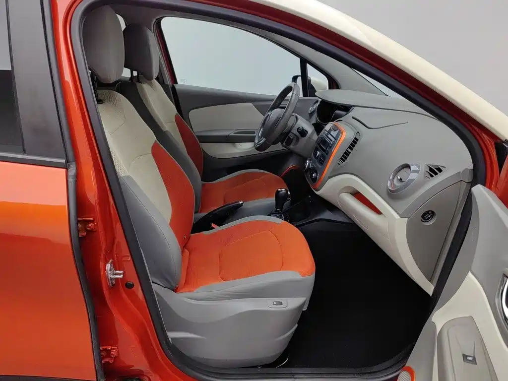 Renault Captur 2015 2015 1.2T Automatic Comfort Edition