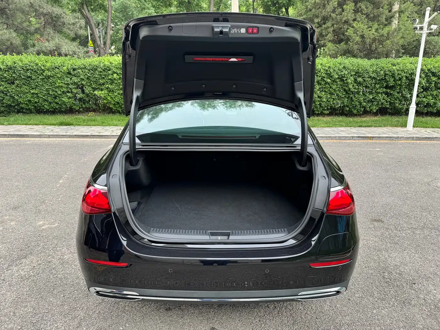 Mercedes-Benz E-Class New Energy 2024 E 350 e L Plug-in Hybrid Sedan фото 6