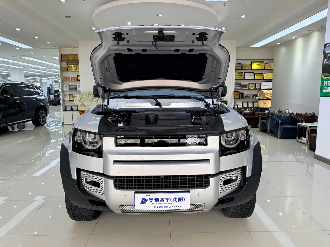 Land Rover Defender 2021 110 P400 Dark Special Edition фото 23