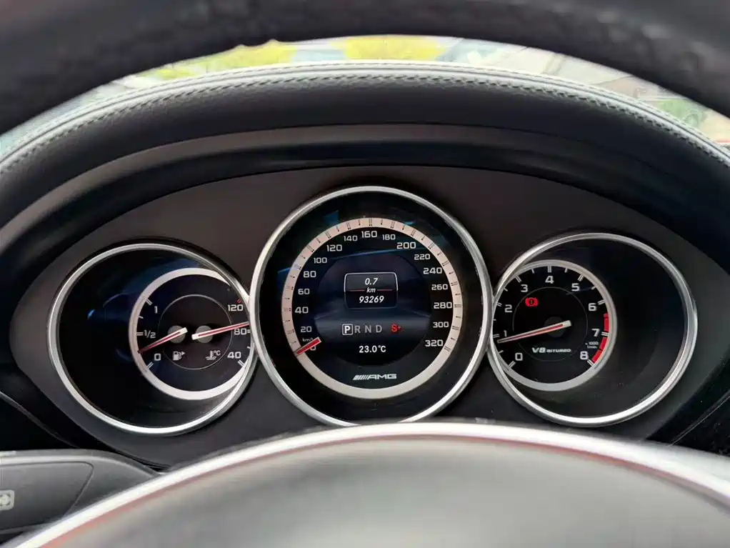 Mercedes-Benz CLS AMG 2015 AMG CLS 63 4MATIC фото 20