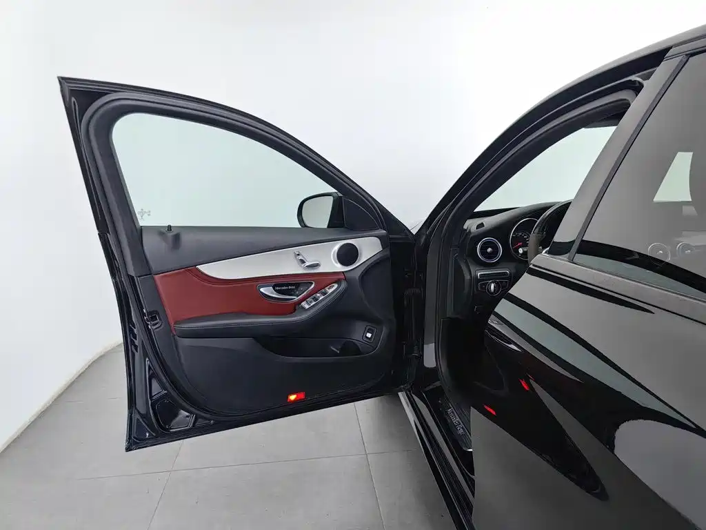 Фото 8 - Mercedes-Benz C-Class