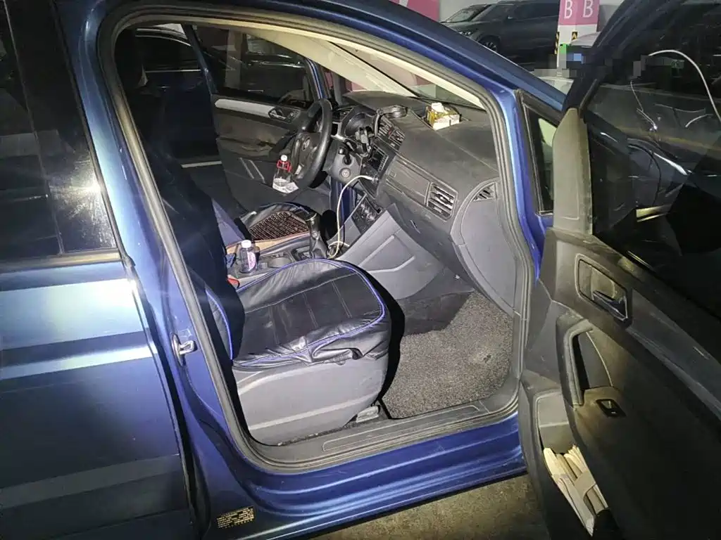Photo 12 - Volkswagen Touran