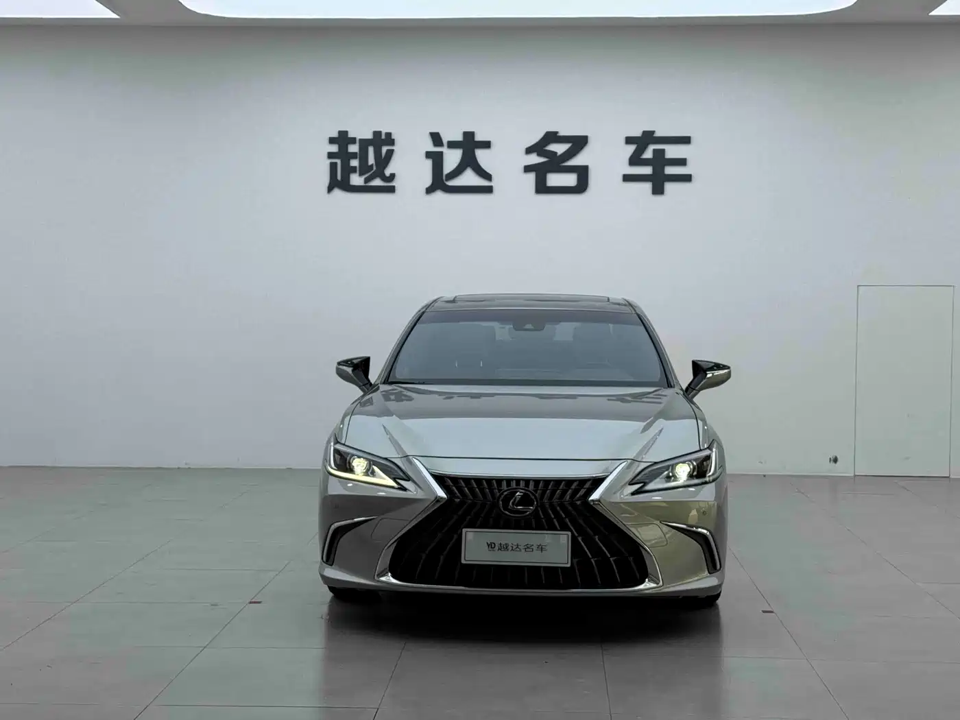 Фото 2 - Lexus ES