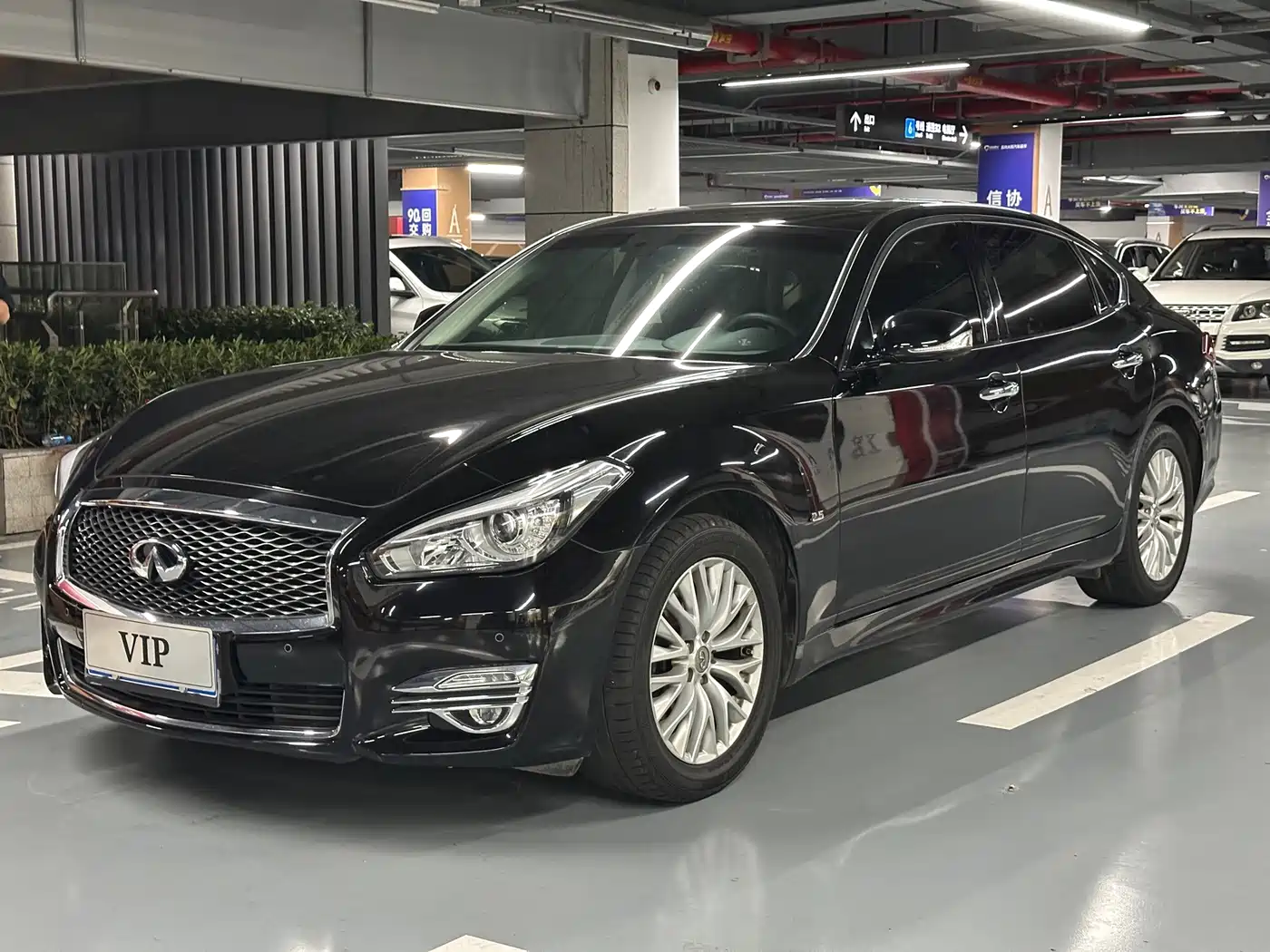 Infiniti Q70
