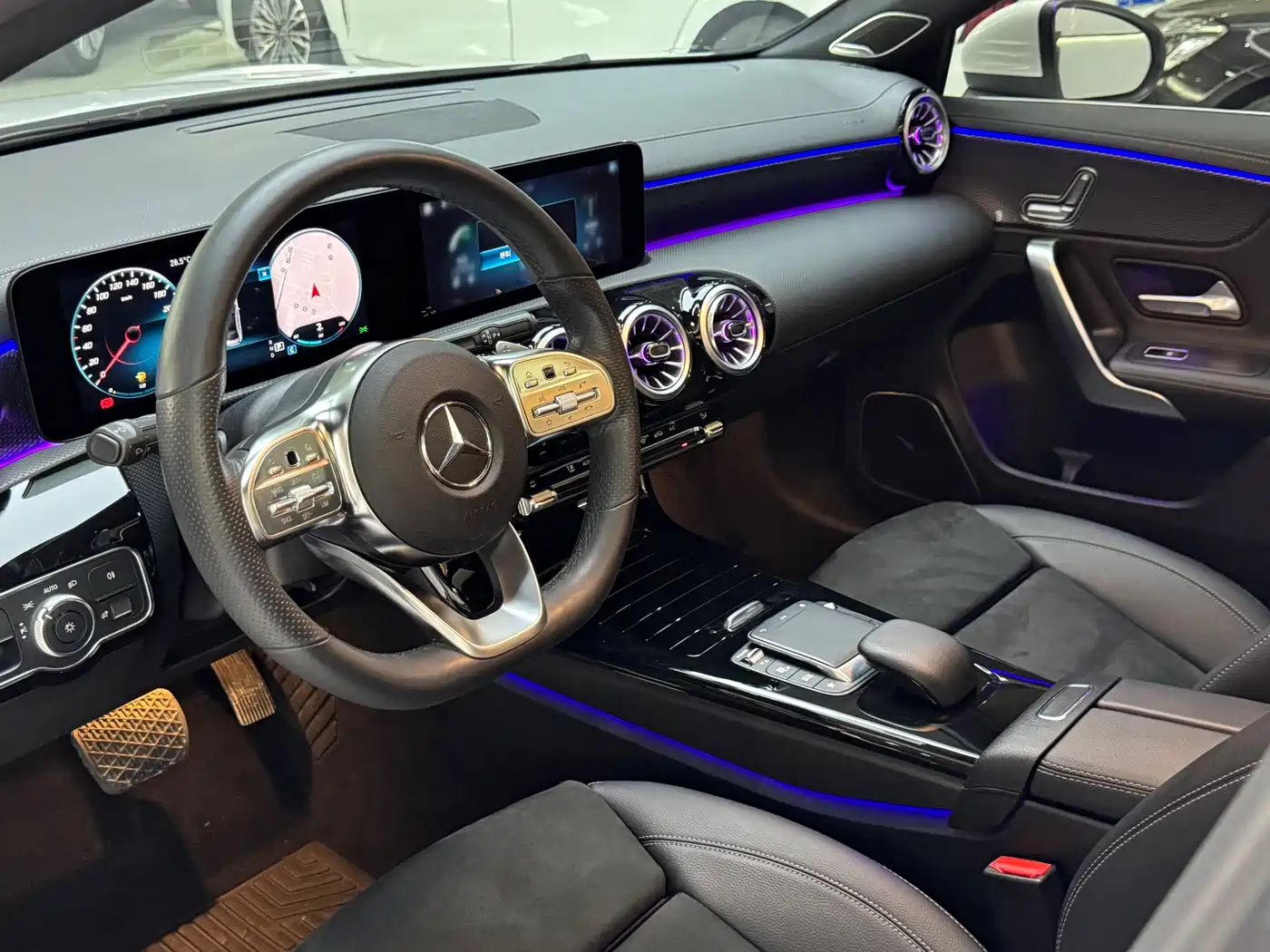 Mercedes-Benz A-Class 2021 A 200 L Sport Sedan Fashion Edition фото 6