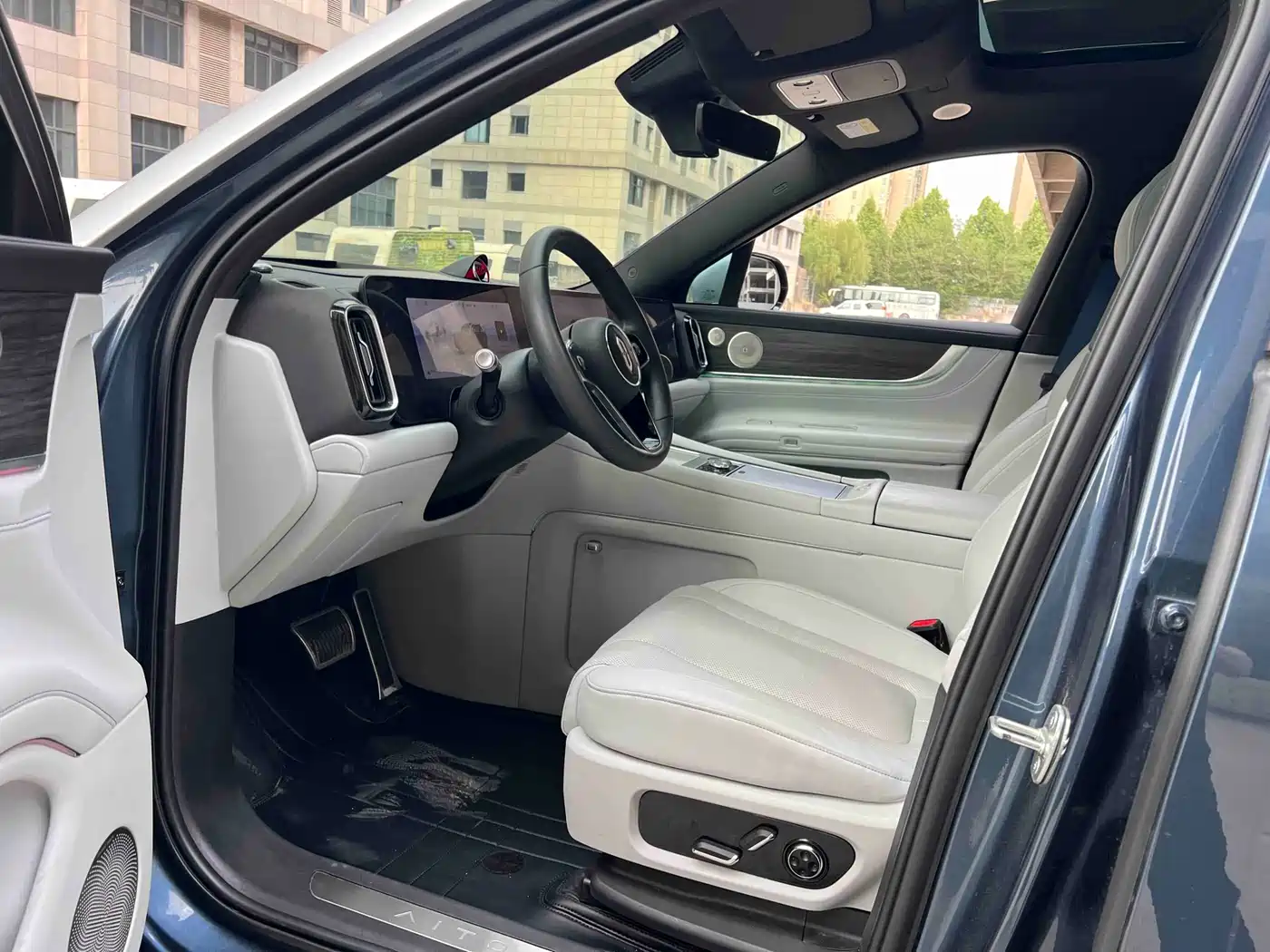 AITO Wenjie AITO M9 2024 Range Extender Ultra 52kWh 6-seater фото 4