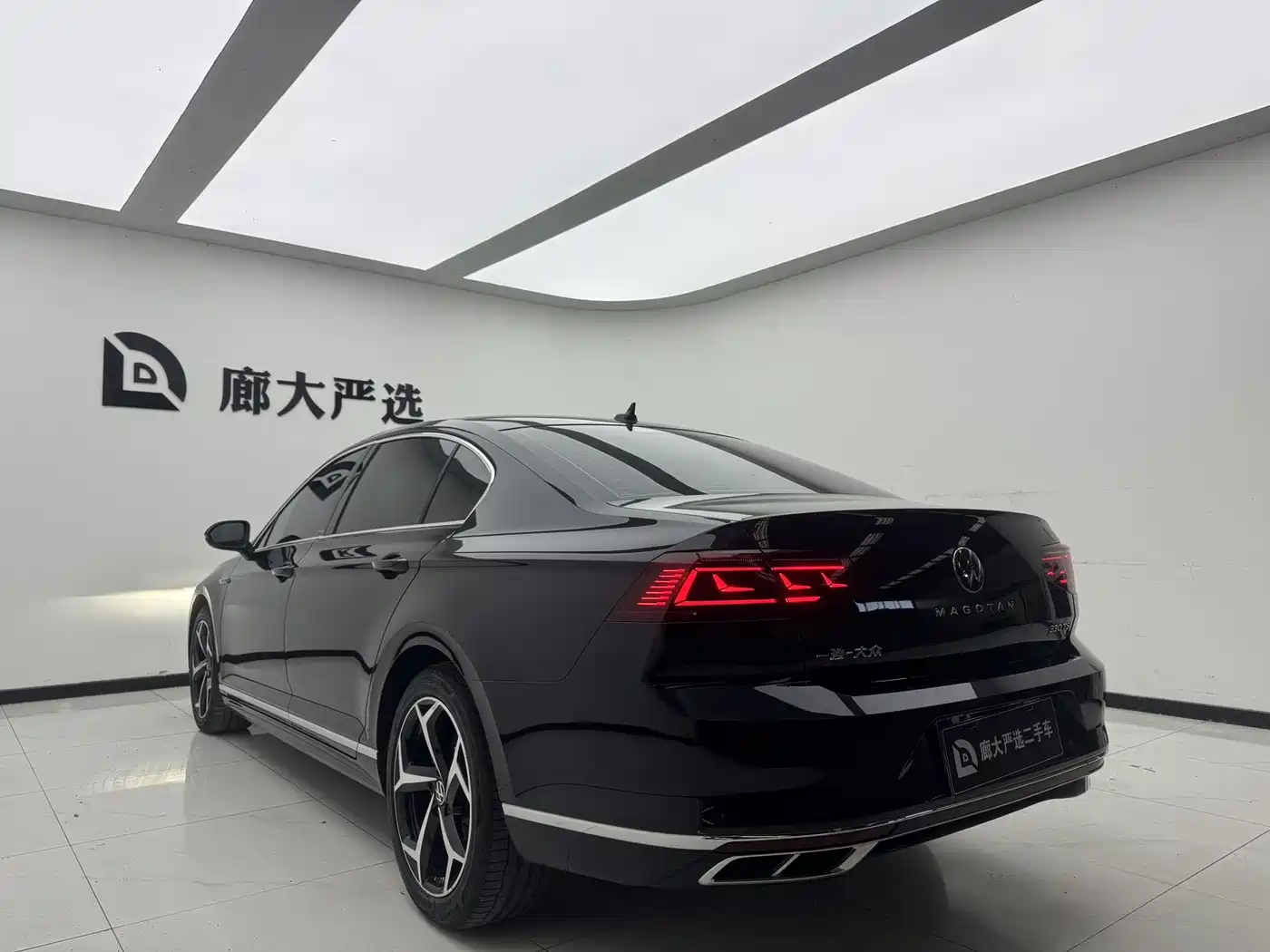 Volkswagen Magotan 2023 Model 2 Million Commemorative Edition 330TSI DSG Luxury фото 5