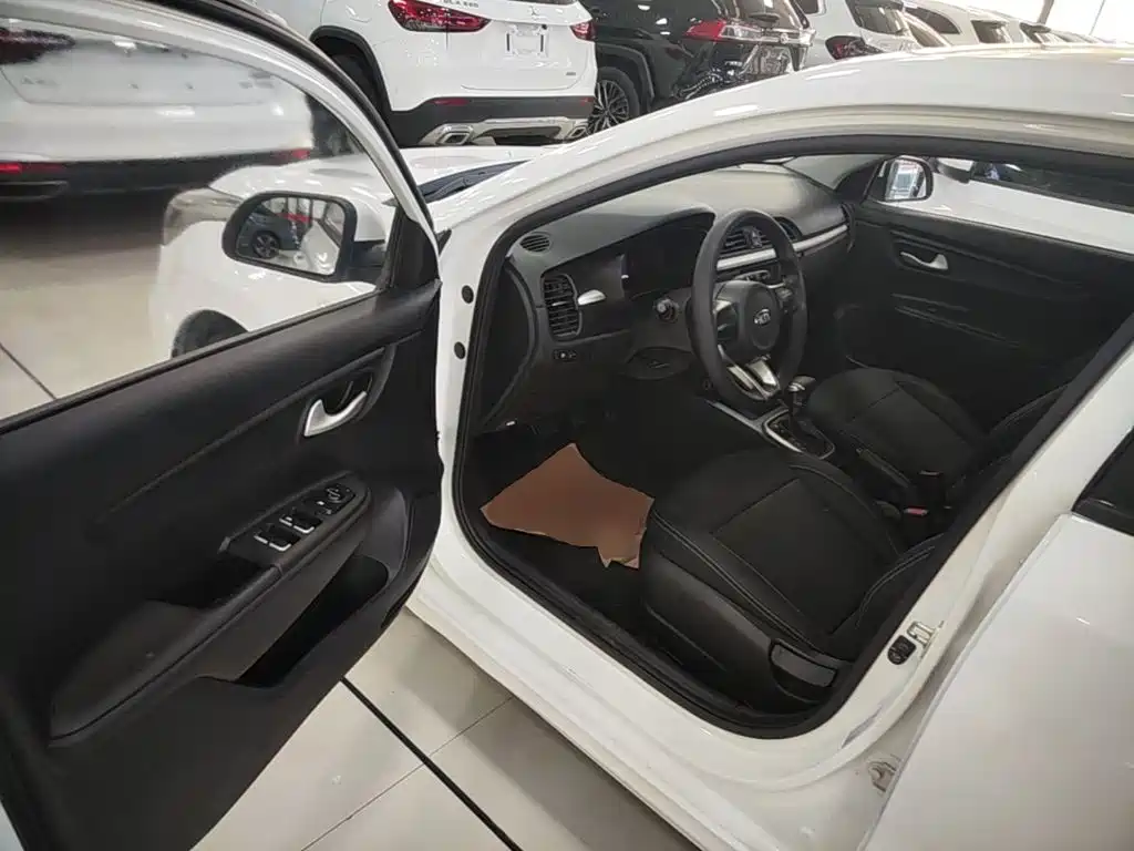 Kia K2 2017 2017 Sedan 1.4L AT GLS