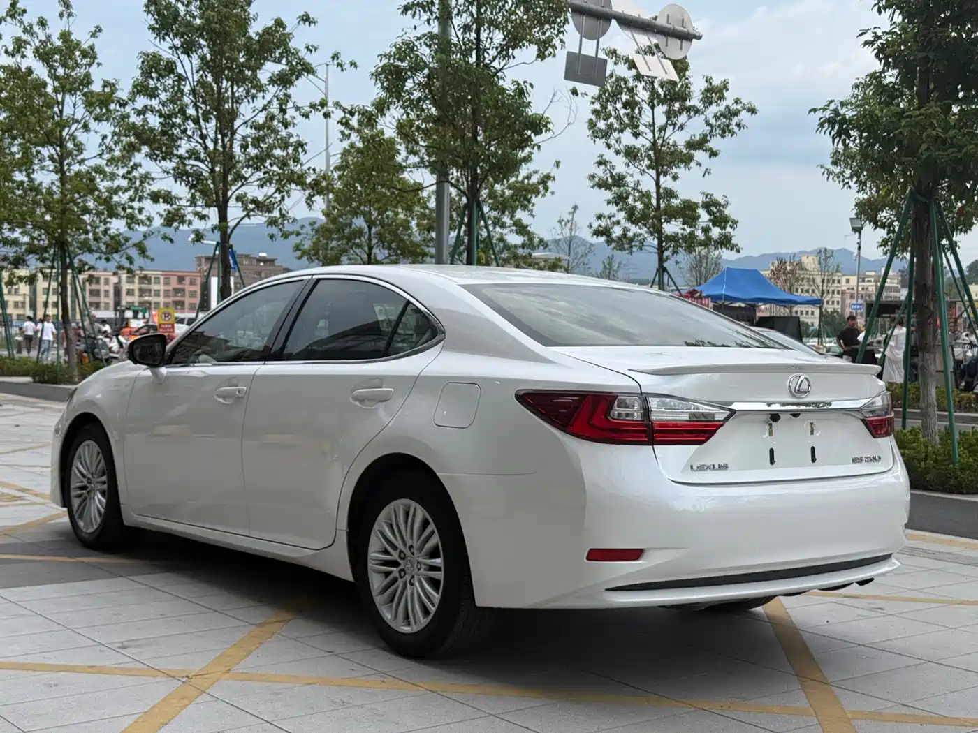 Lexus ES 2015 200 Elite Edition фото 16