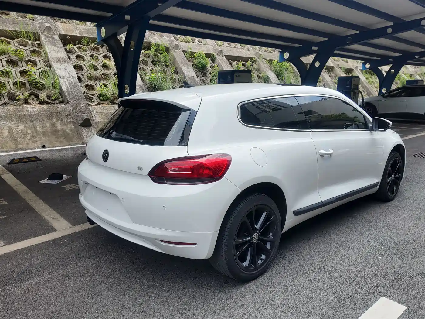 Volkswagen Scirocco 2011 Model R 2.0TSI фото 17