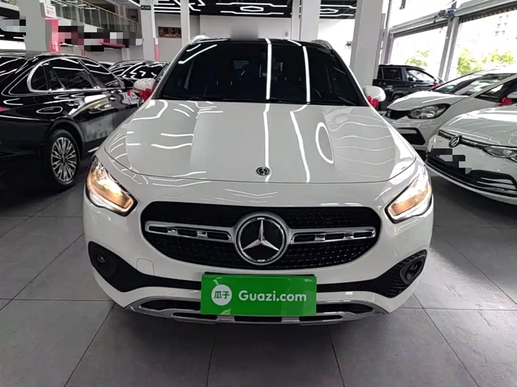 MERCEDES-BENZ GLA