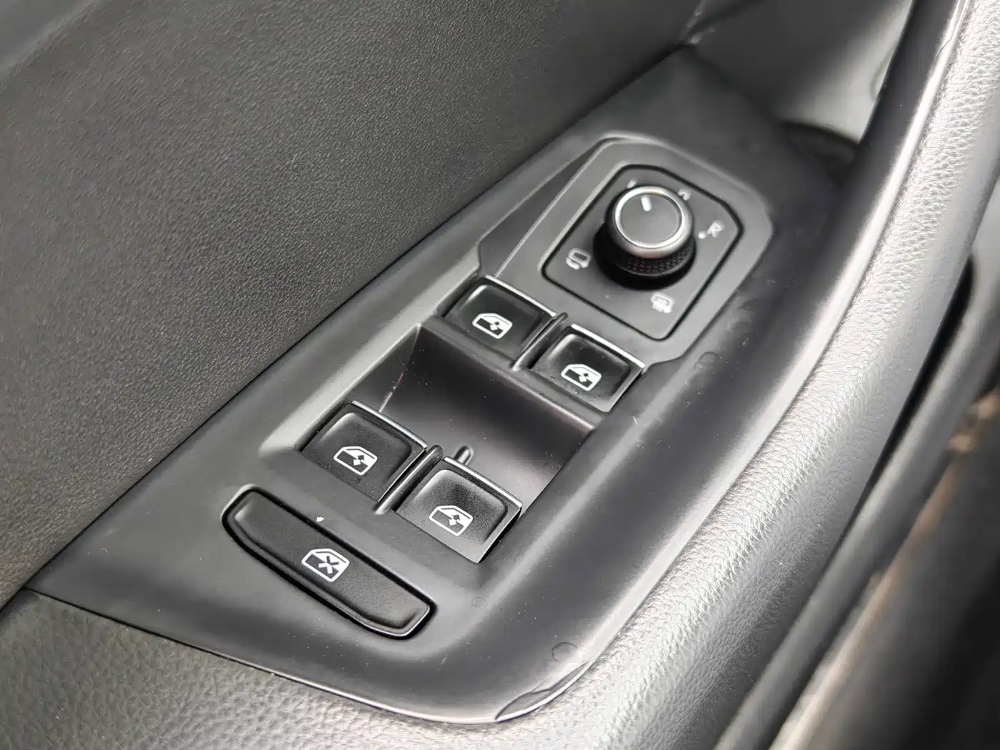 Volkswagen Magotan 2018 Facelift 330TSI DSG Luxury фото 33
