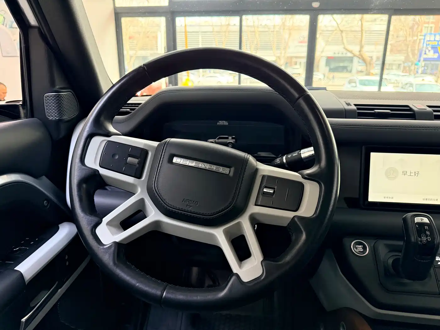 Land Rover Defender 2021 110 P400 Dark Special Edition фото 15