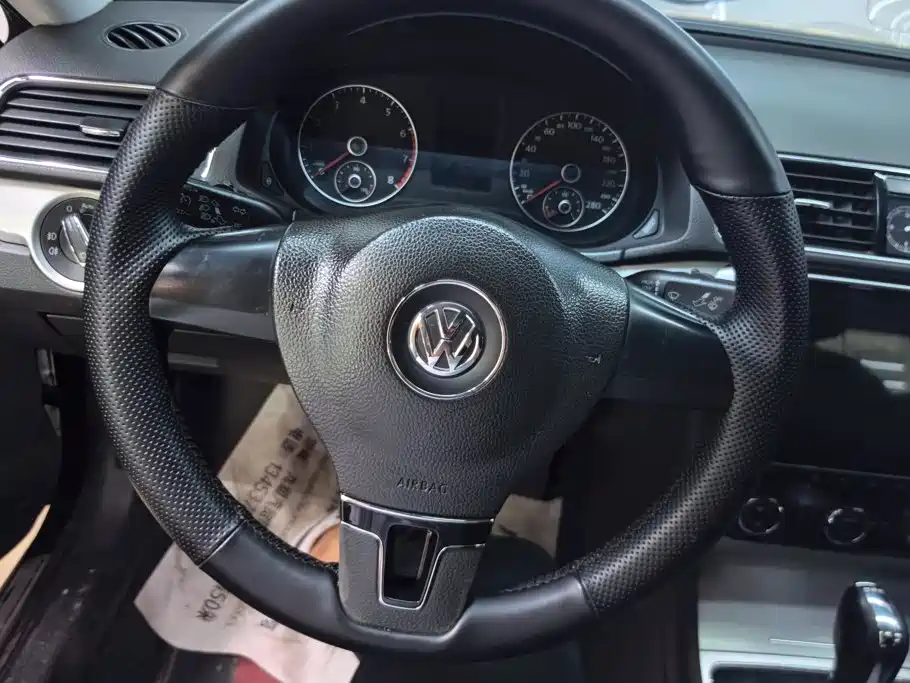 Volkswagen Passat 2012 2011 1.8TSI Automatic Premium Edition