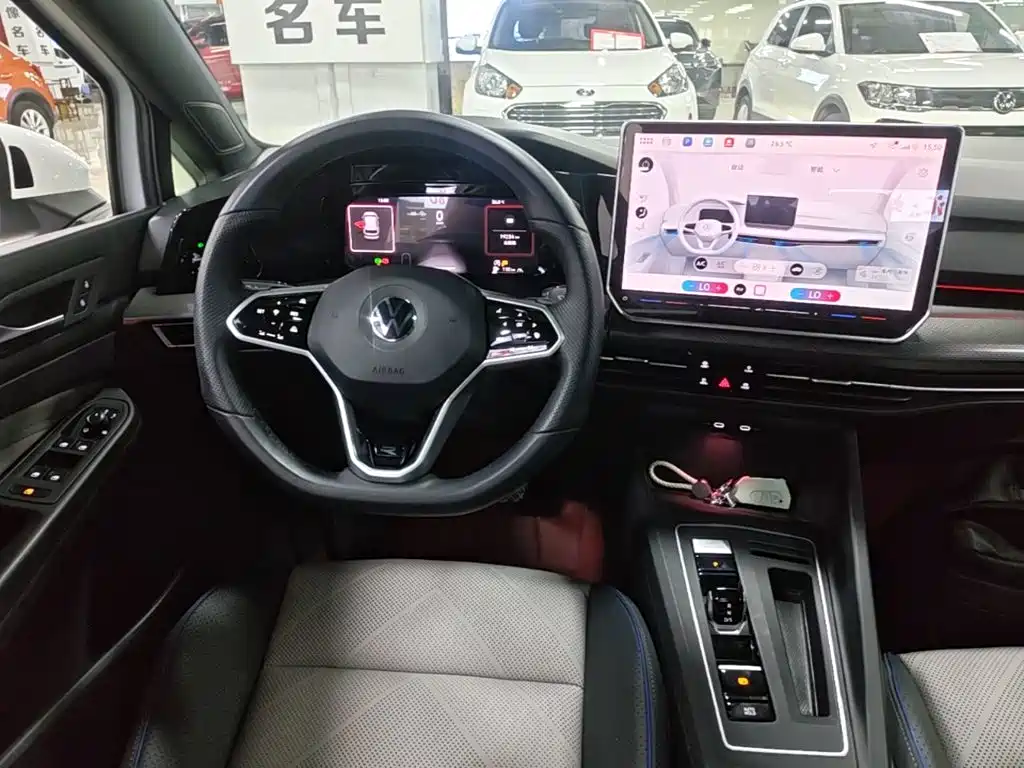 Photo 13 - Volkswagen Golf