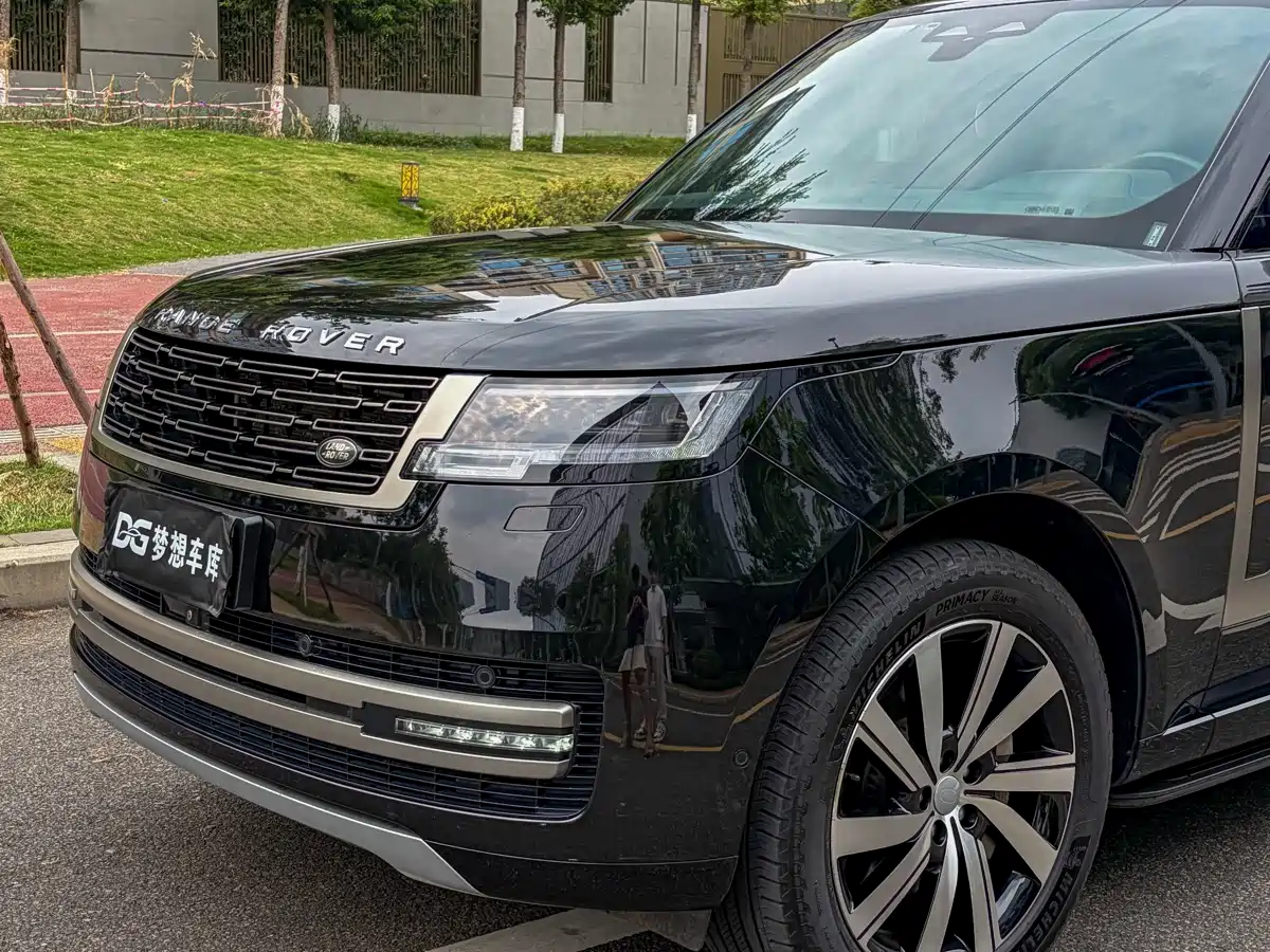 Land Rover Range Rover 2023 3.0 L6 400PS Golden Age 7-Seater Long Wheelbase фото 4