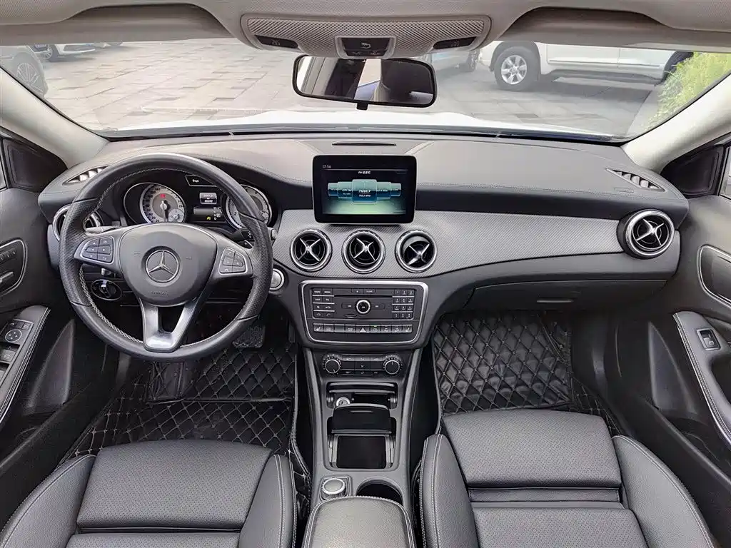 Mercedes-Benz GLA 2017 GLA 220 4MATIC Fashion фото 10
