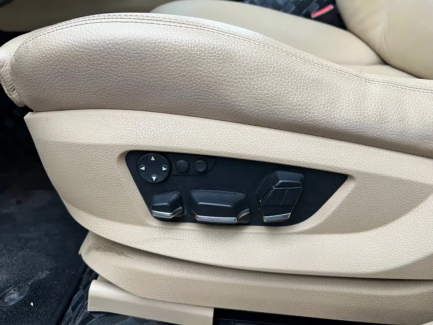 BMW 5 Series GT 2011 535i xDrive Luxury Model фото 23