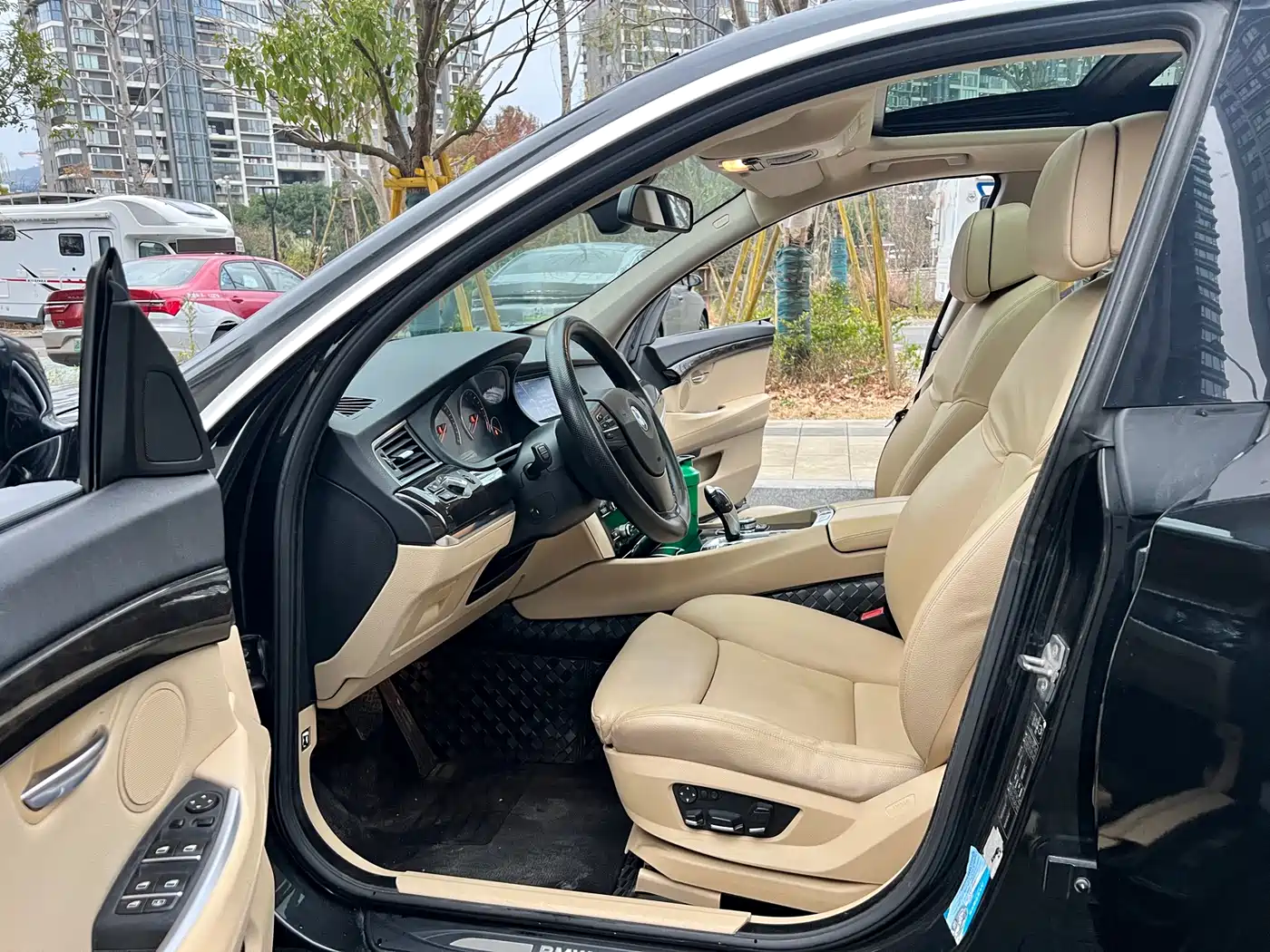 BMW 5 Series GT 2011 535i xDrive Luxury Model фото 25