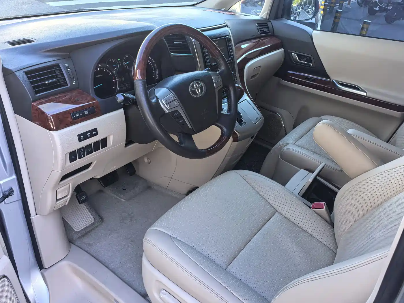 Toyota Alphard 2010 2011 3.5L Luxury Edition