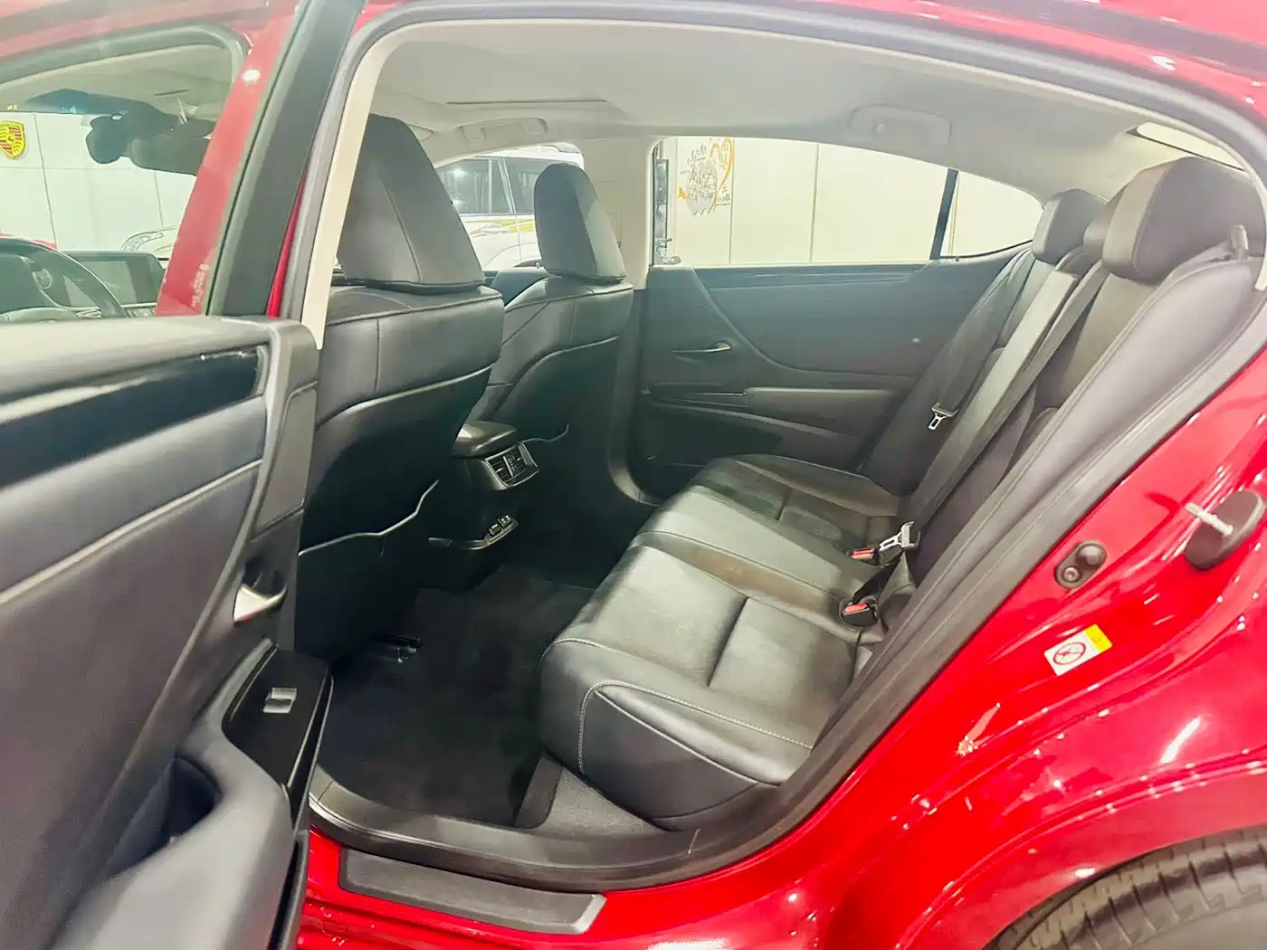 Фото 9 - Lexus ES
