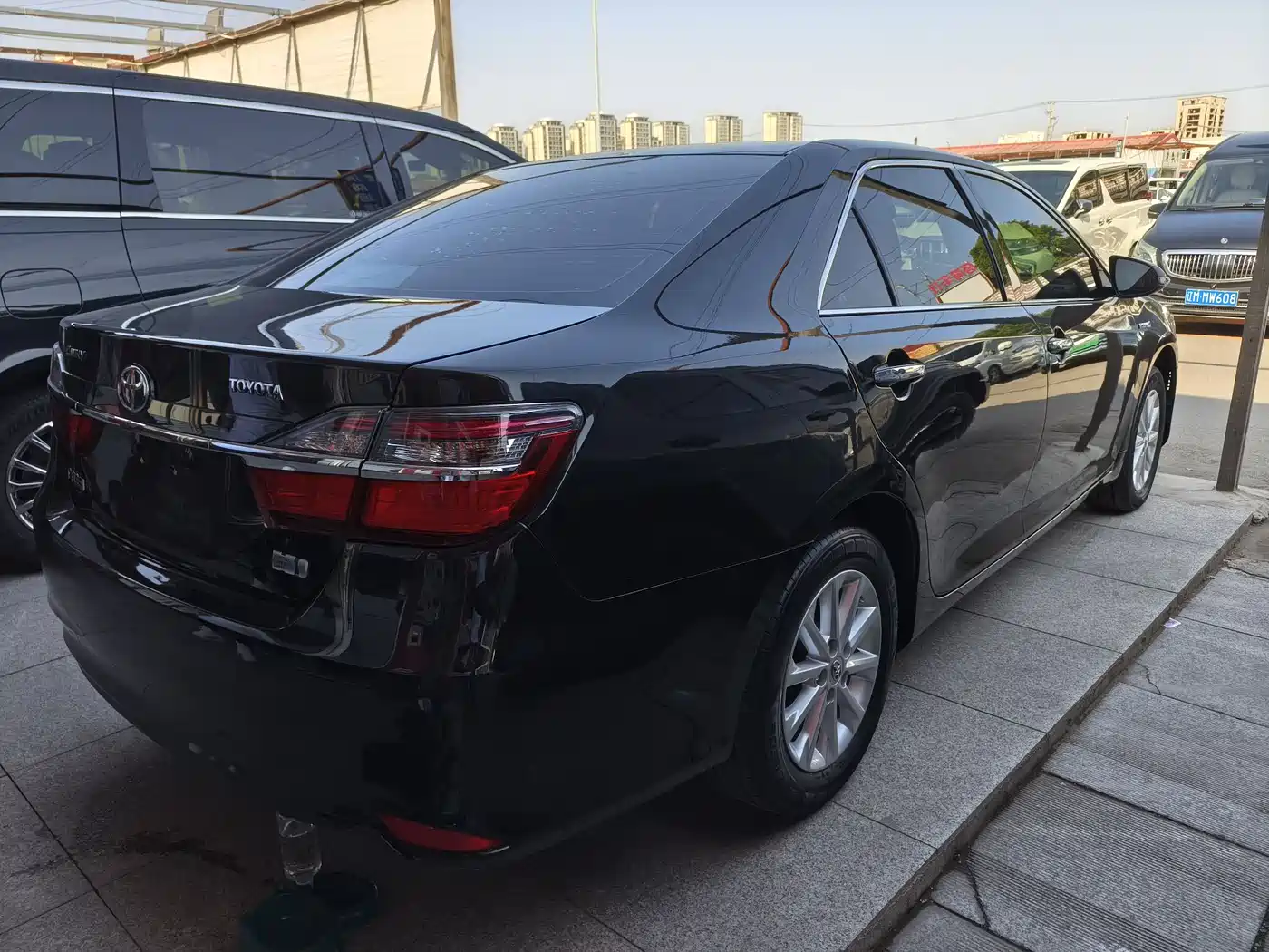 Toyota Camry 2016 Hybrid 2.5HG 10th Anniversary Luxury Navigation Edition фото 12