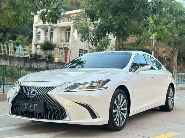 Lexus ES 2021