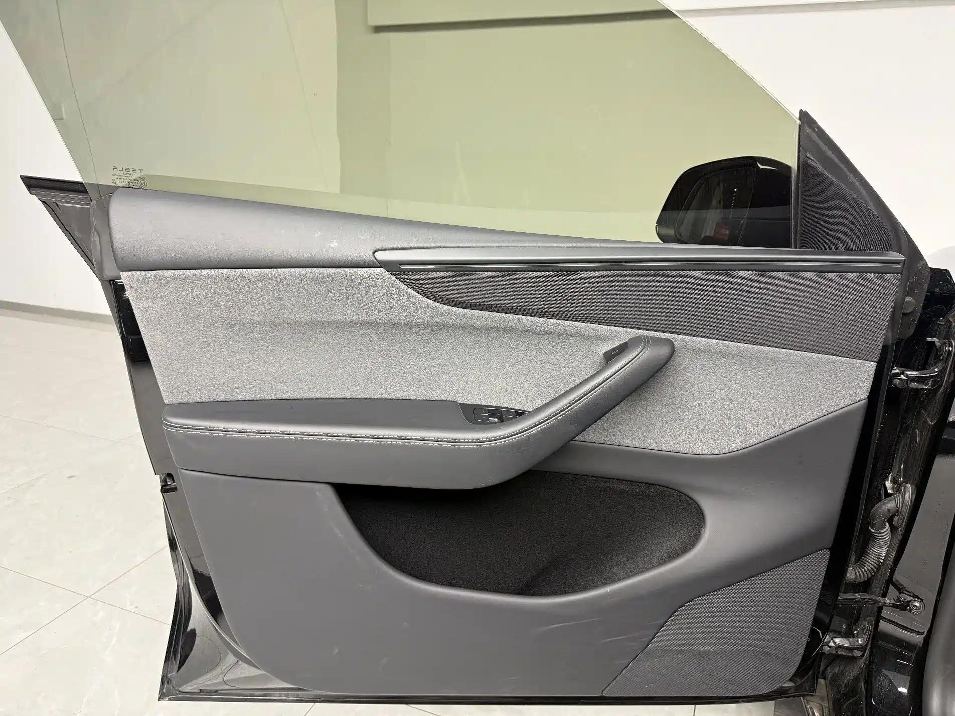 Photo 10 - Tesla Model Y