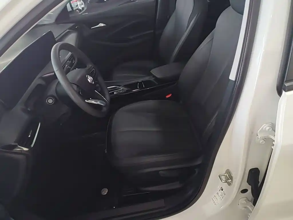 Photo 15 - Buick Verano