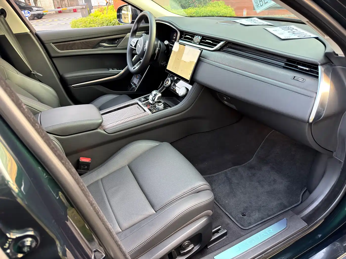Jaguar XFL 2024 2.0T P250 2WD Premium Luxury фото 12