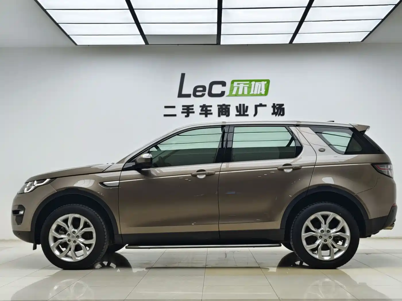Land Rover Discovery Sport 2017 2.0T HSE фото 18