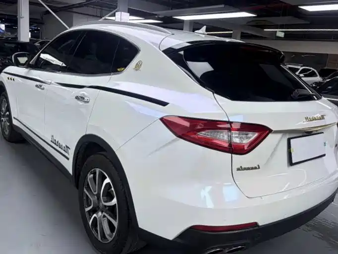 Maserati Levante 2018 3.0T Classic Edition фото 13