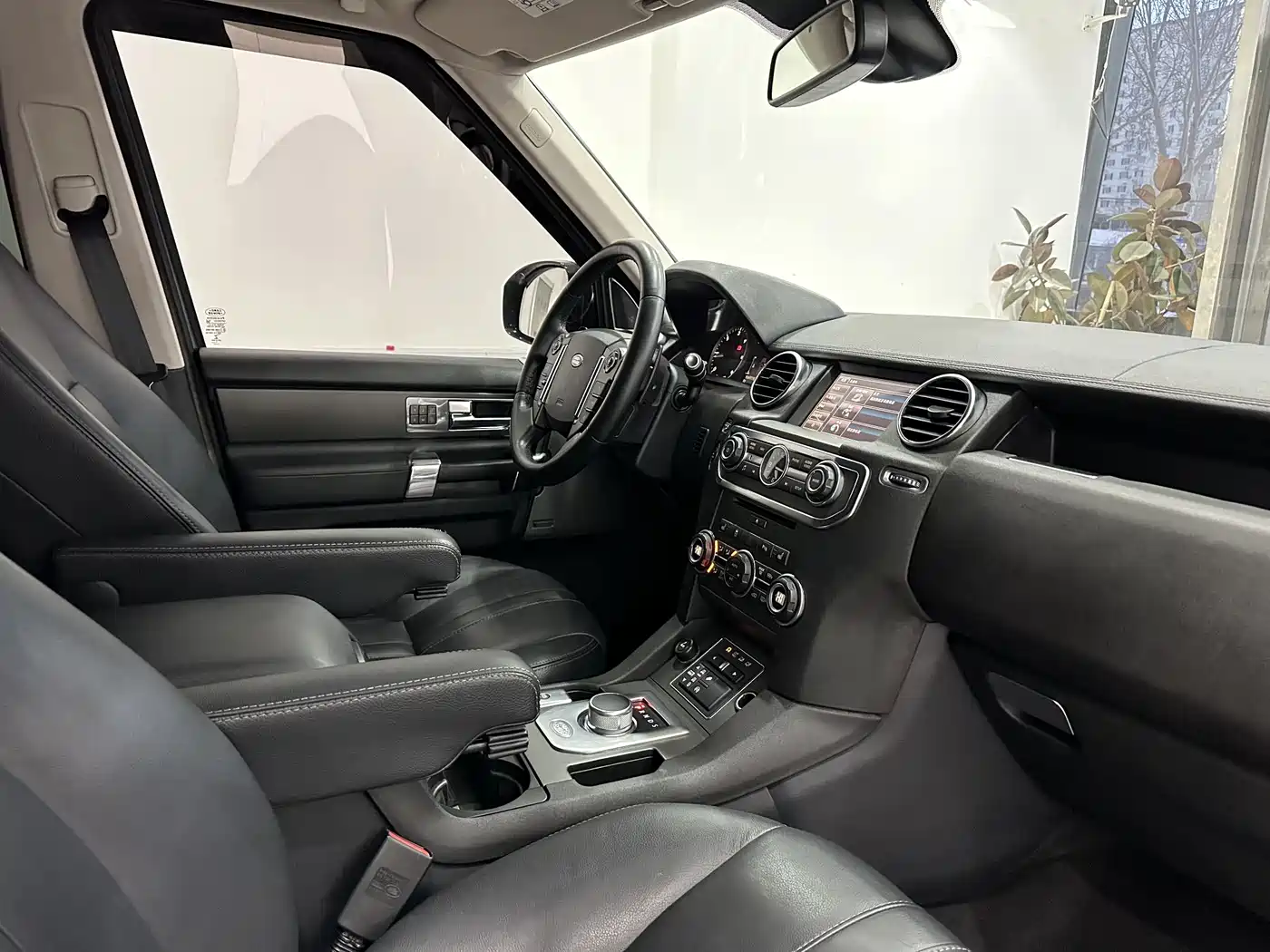 Land Rover Discovery 2015 3.0 SDV6 HSE Diesel фото 7