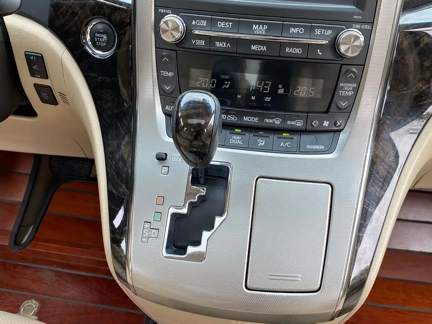 Toyota Alphard 2011 3.5L Luxury Edition фото 13