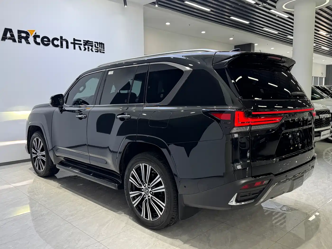 Lexus LX 2025 700h Boundary Edition фото 5