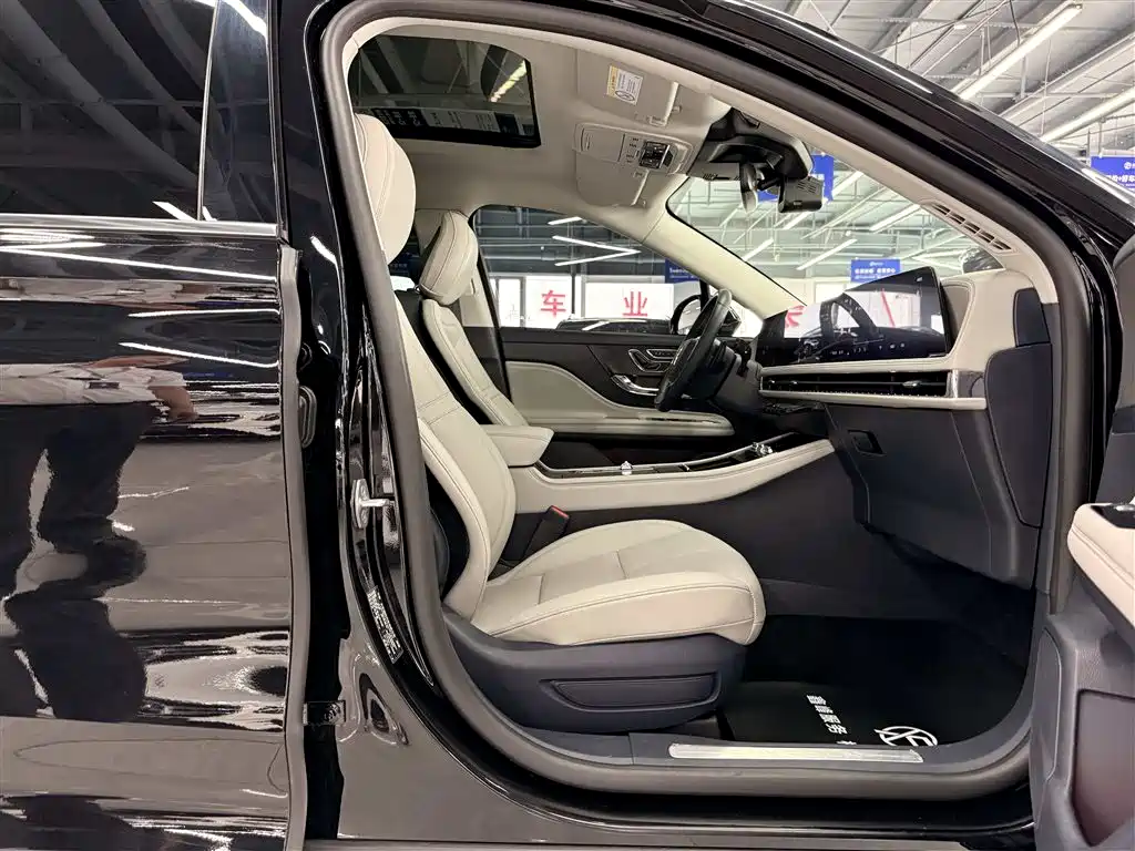 LINCOLN ADVENTURER