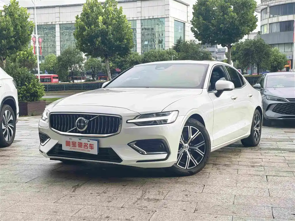 Volvo S60 2025 2025 B4 Smart Luxury Edition
