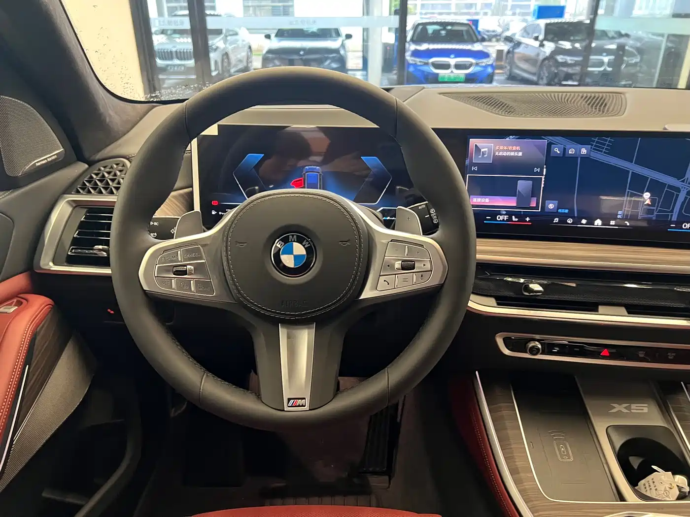 BMW X5 2025 Model xDrive 40Li M Sport Blackout Package фото 11