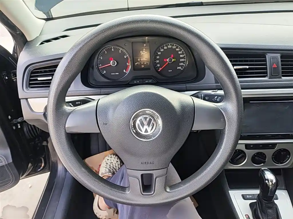 Volkswagen Lavida 2013 Facelift Classic 1.6L Automatic Trend фото 11