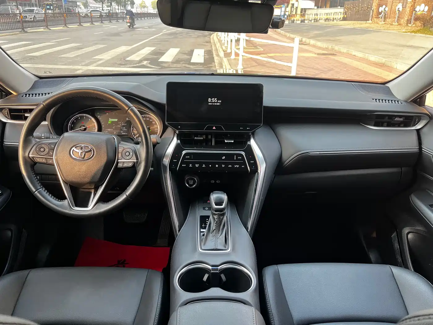 Toyota Venza 2023 2.0L CVT FWD Luxury фото 8